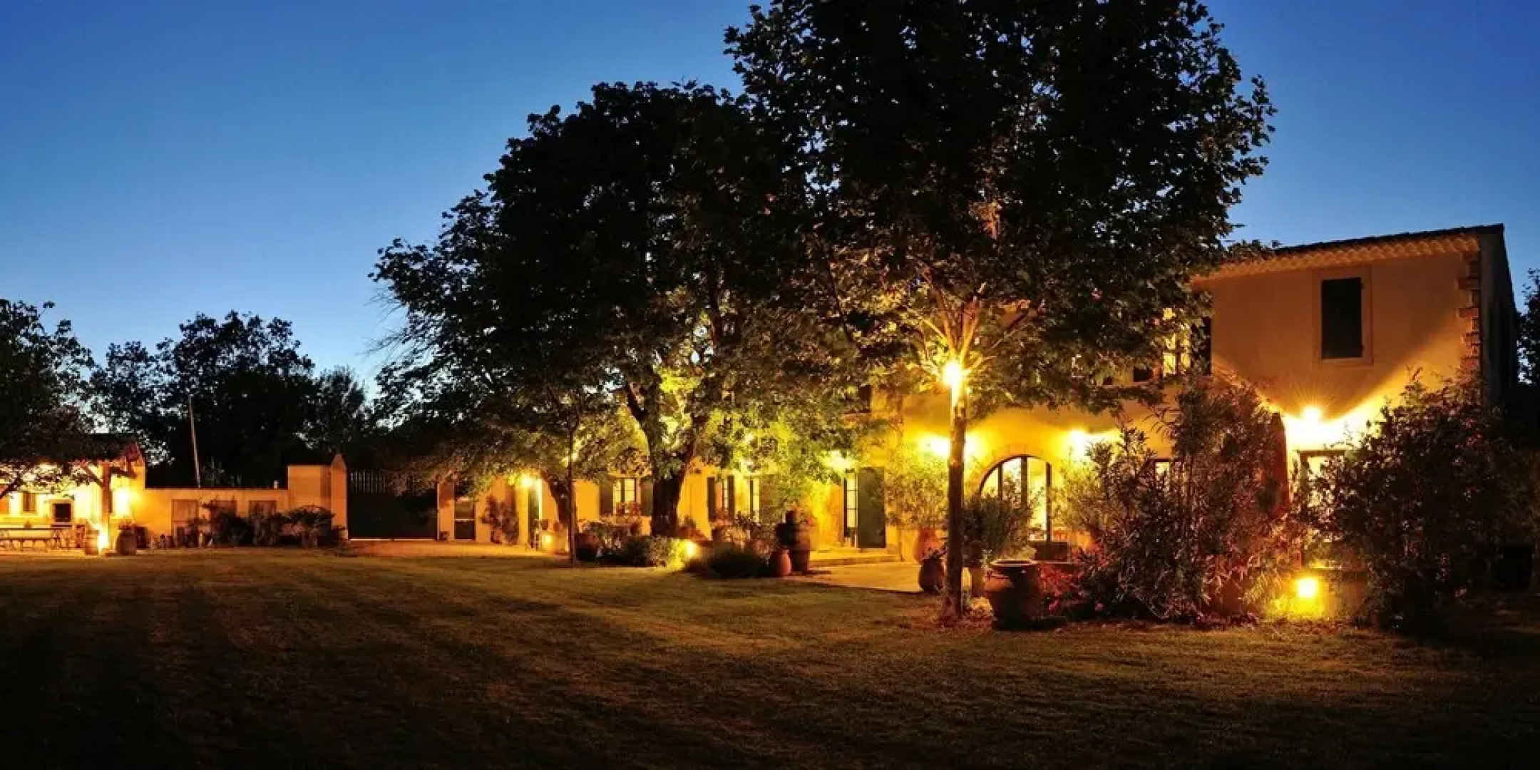 Mansion With 5 Bedrooms In Grans, With Pool Access, Furnished Garden And Wifi - 30 Km From The Beach