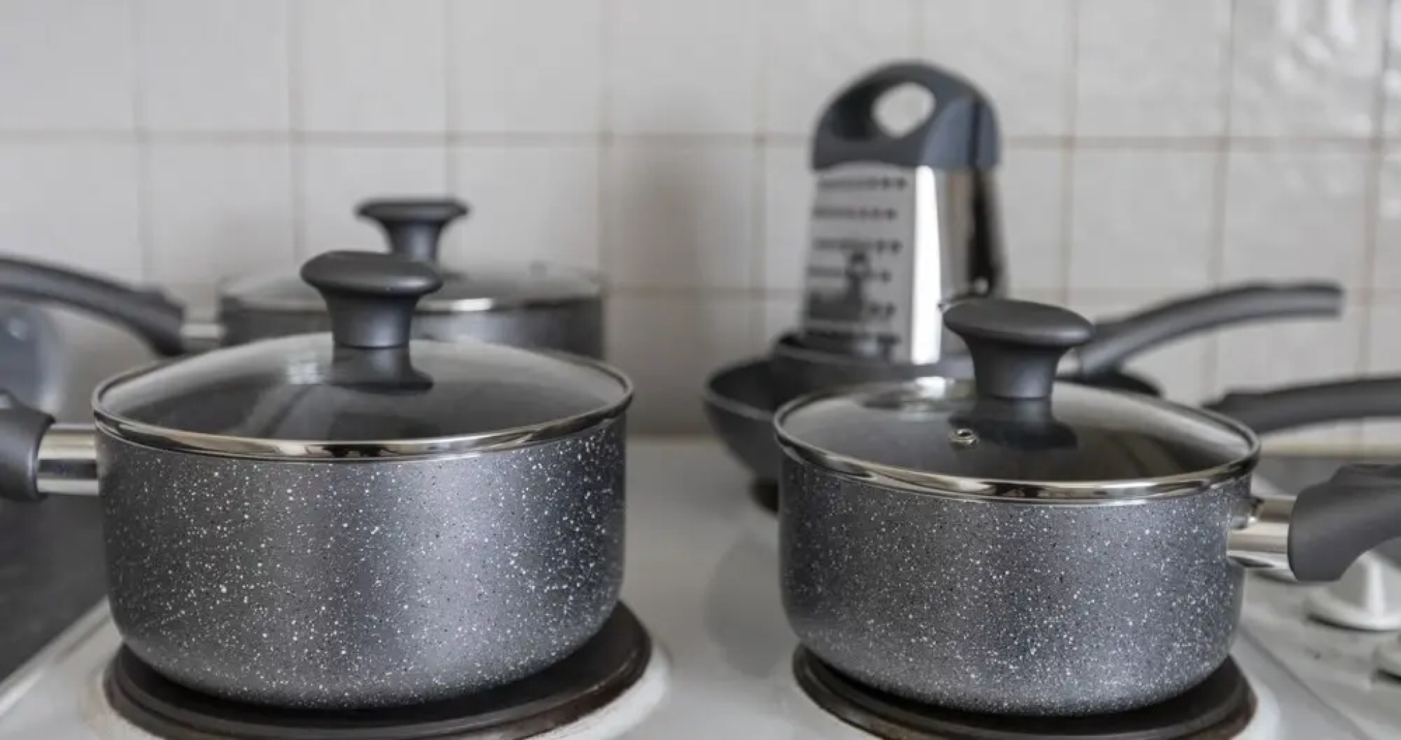 2 Bed Apartment Sleeps 5 - Free Parking, Balcony