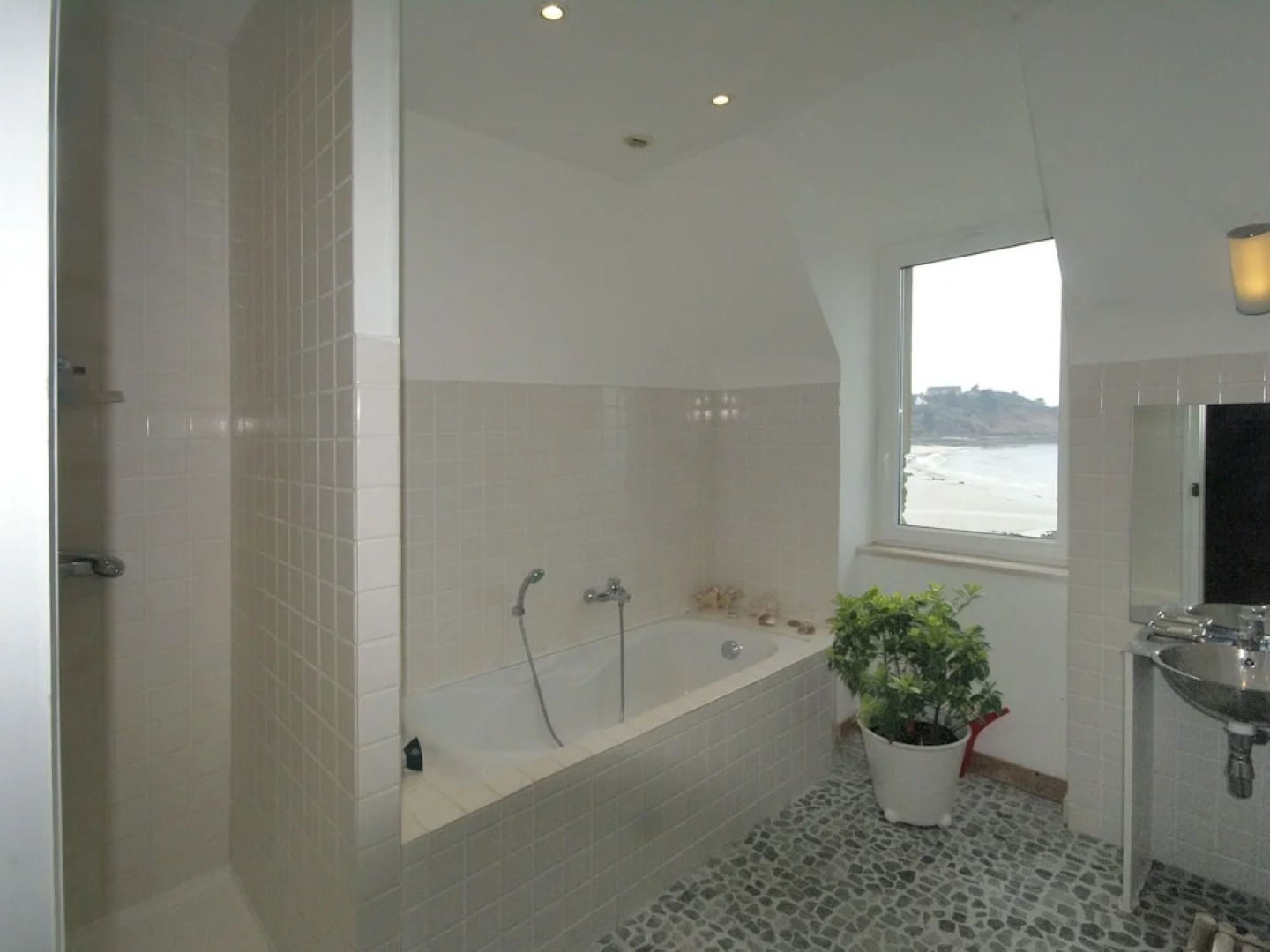 Luxurious Villa in Locquirec With Terrace