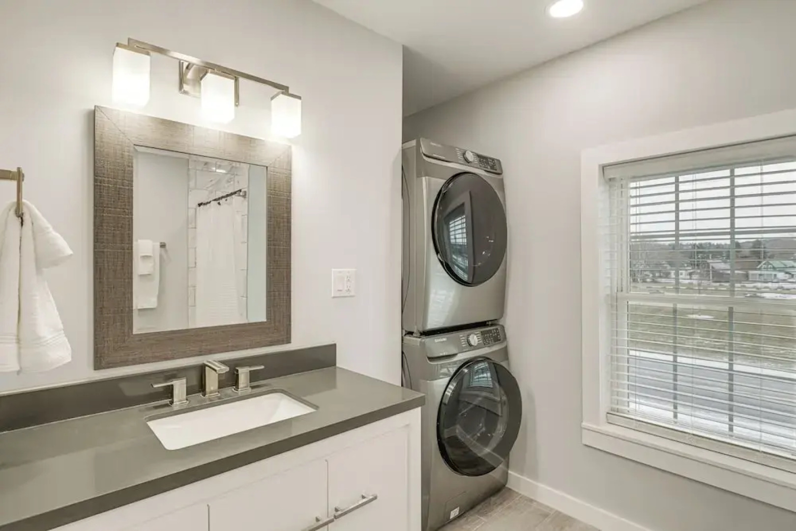 Bright & Modern Home: 2 Mi to Presque Isle Airport