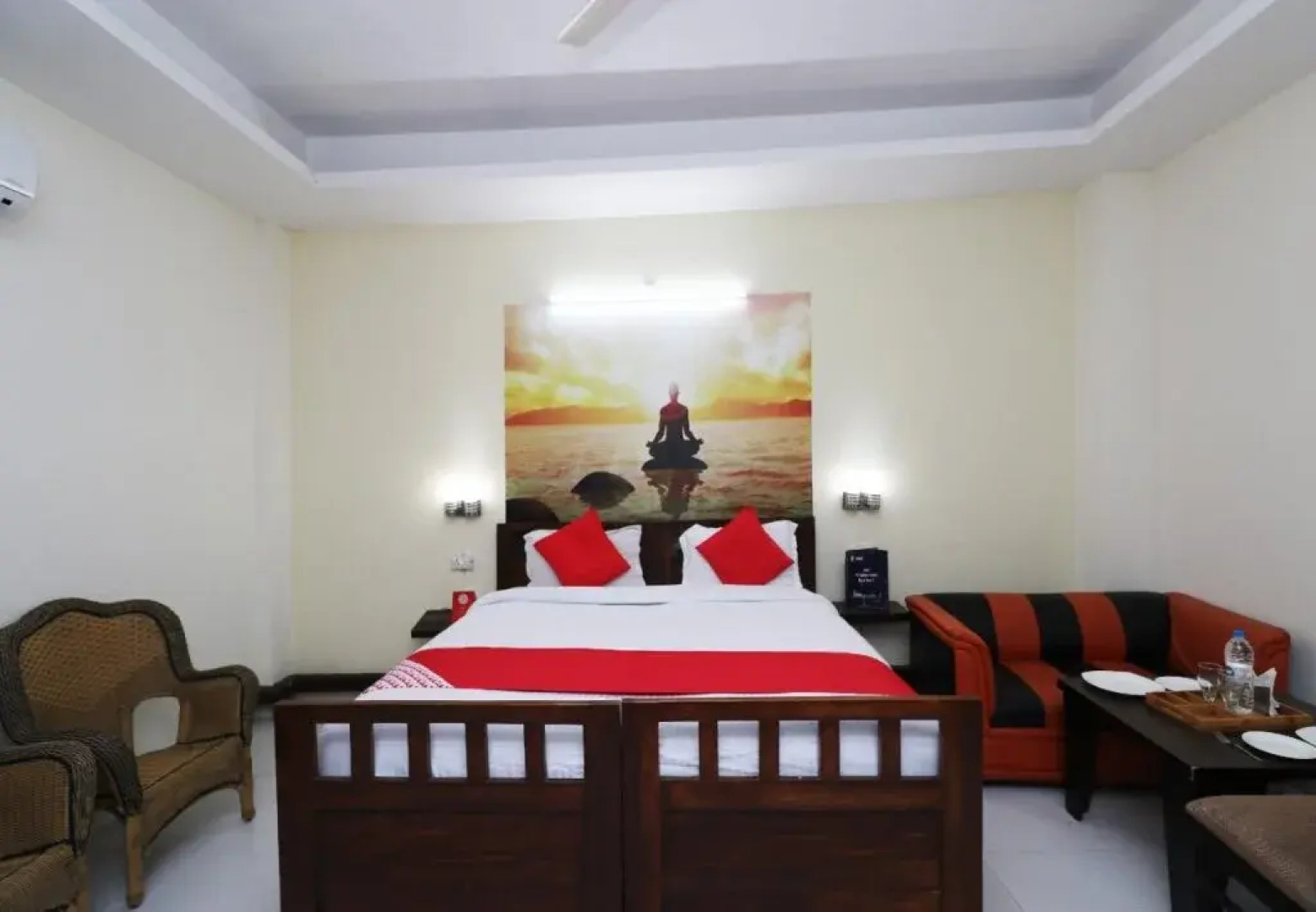 The Classic By OYO Rooms
