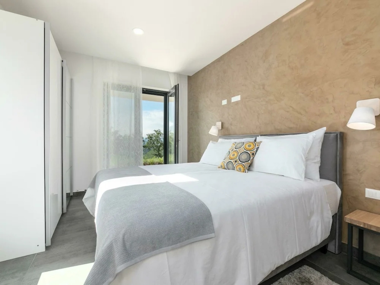 Villa With Swimming Pool, Play Area, Volleyball Court, Table Football, 8 km From Labin