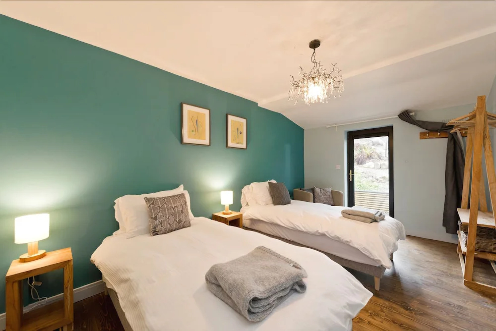 The elbowroom escape