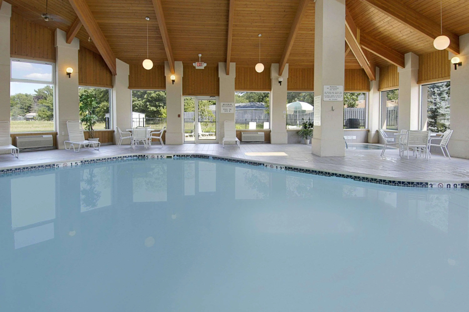 LakeWood Inn & Suites