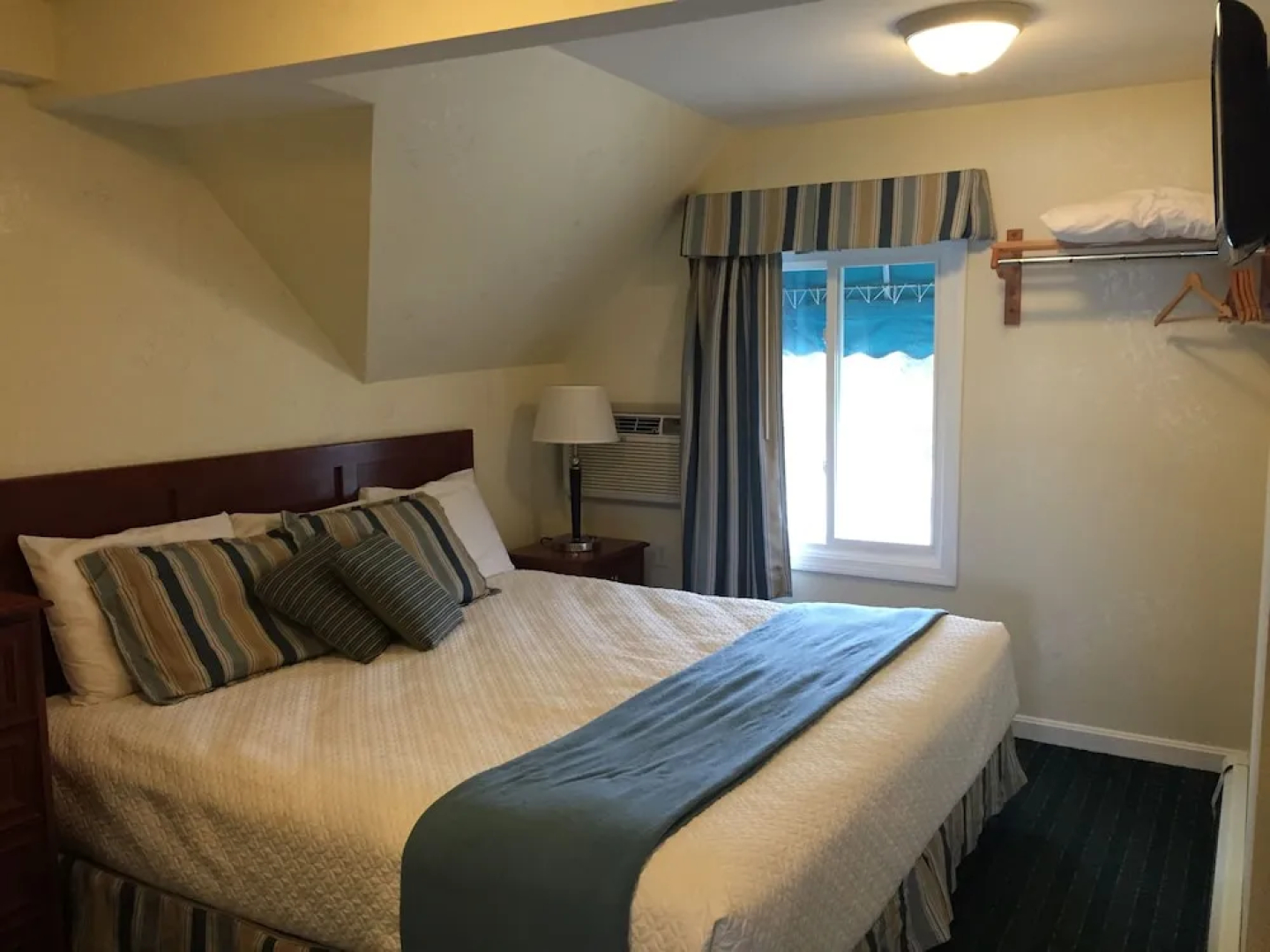 Sea Cliff House Motel