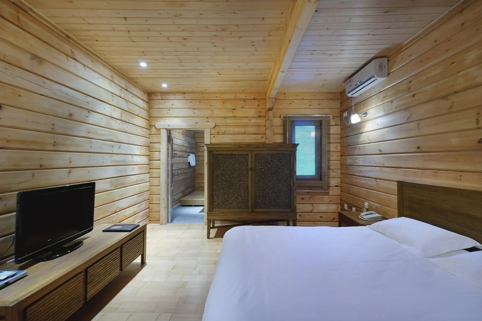 Bazhou MingTang Sun Moon Lake Hot Spring Hotel