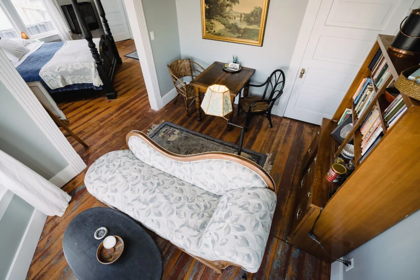 The Gilded Drifter Inn