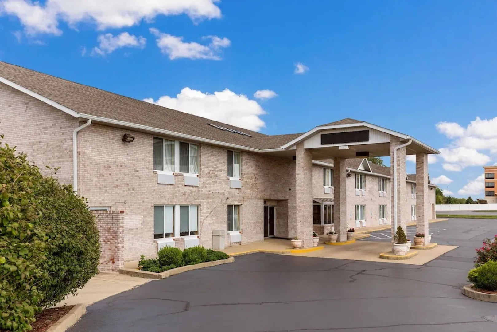 Econo Lodge Inn & Suites Fairview Heights near I-64 St Louis