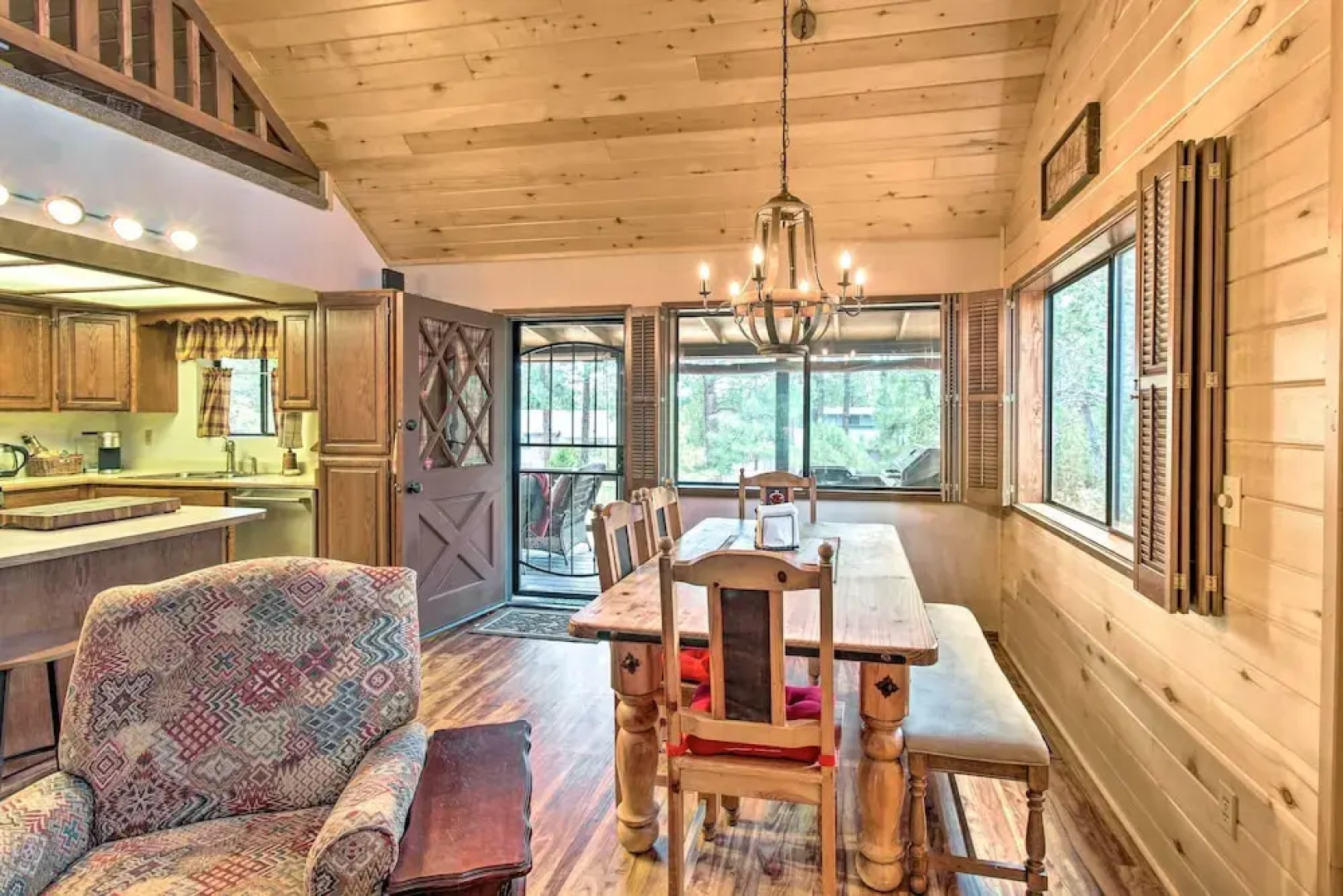 Rustic, Forest-view Retreat in Heber-overgaard!