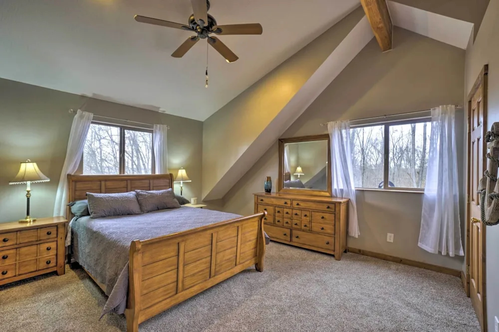 Spacious Buckeye Lake Home w/ Hot Tub & Fire Pit!
