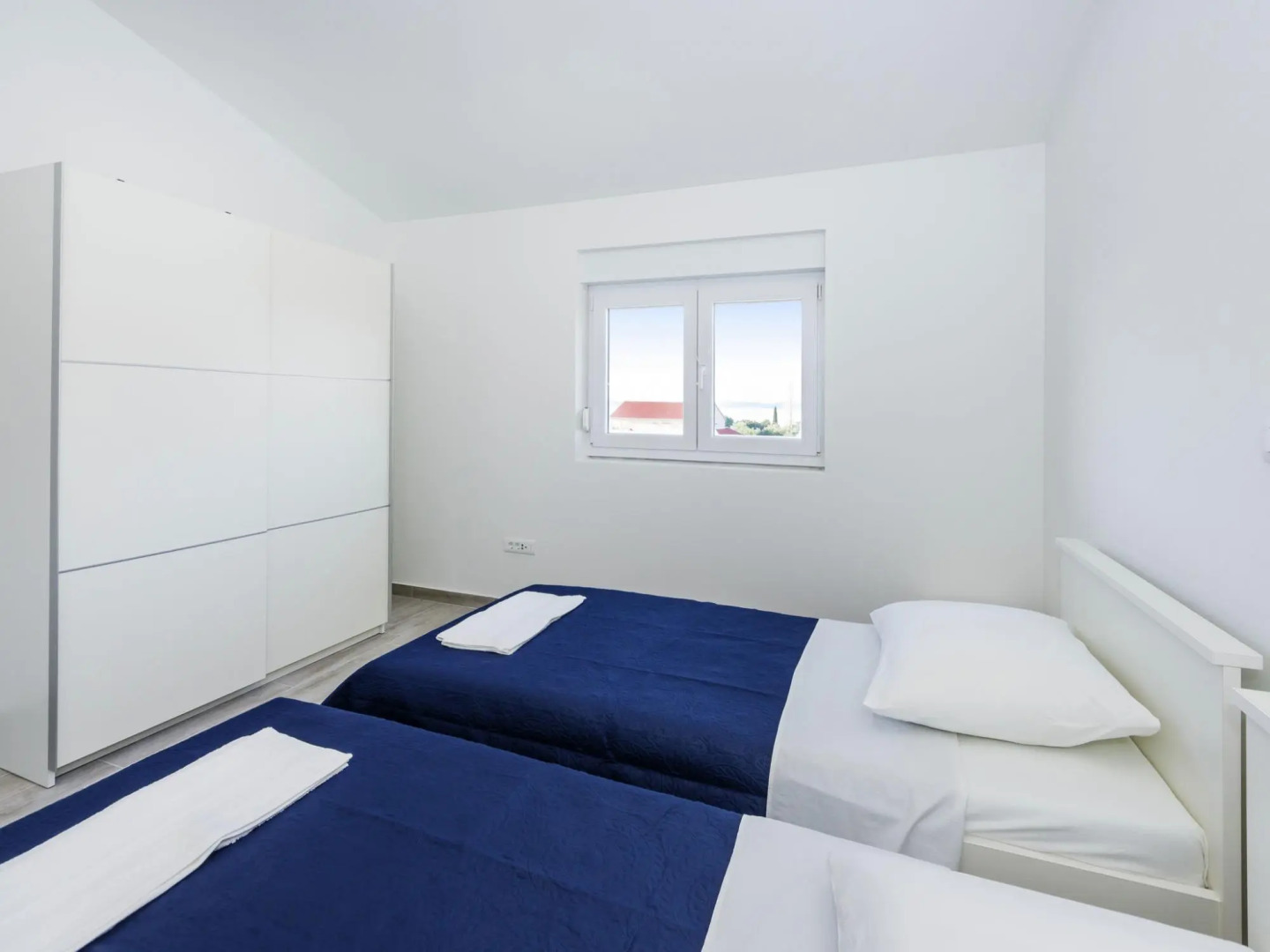 Apartment With Direct Sand Beach Access