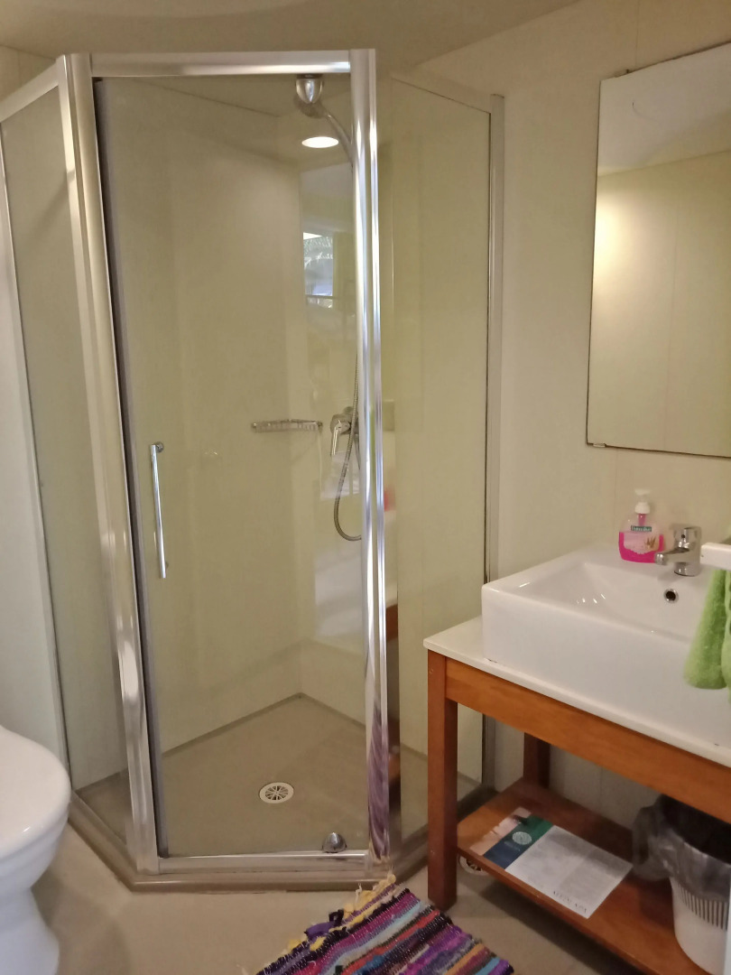 Ozzie Pozzie Backpackers