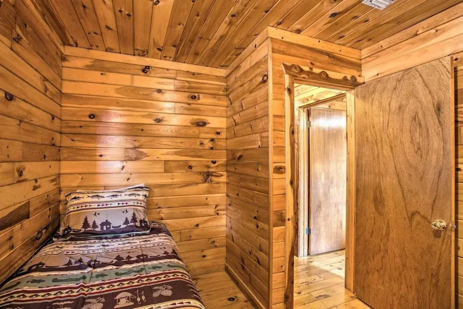 Cozy Starlight Cabin: 6 Miles to Beavers Bend!