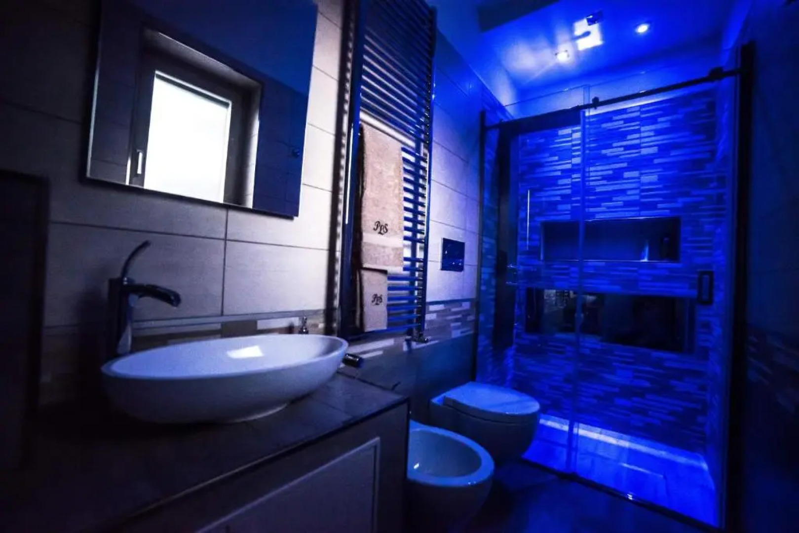 Pandora Luxury Suite