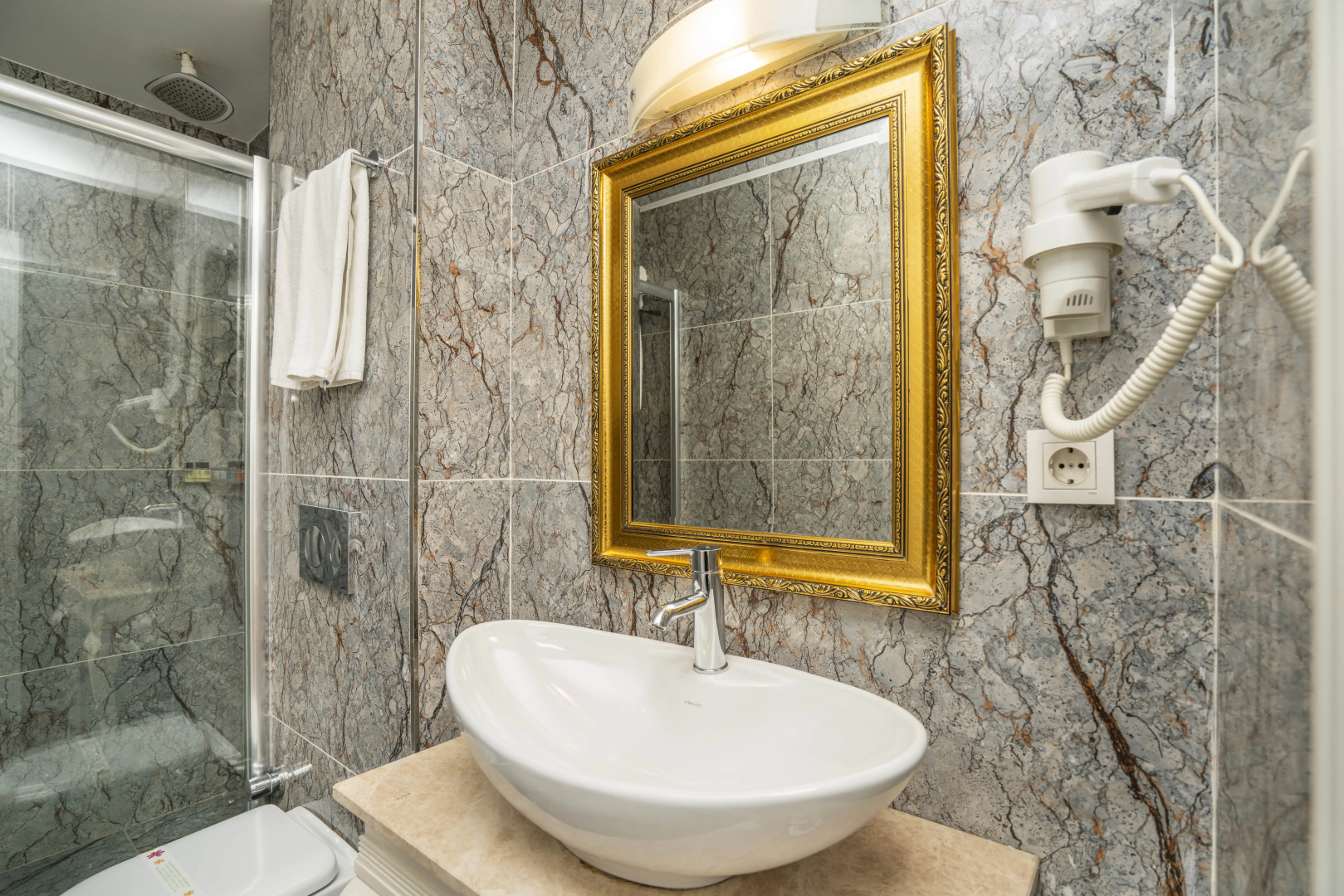Kunlun Kensington Hotel