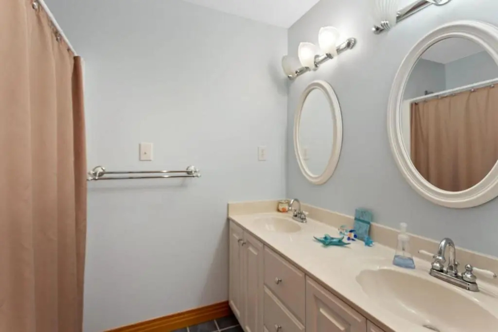 1671 Semper Summer 3 Min Walk to Beach