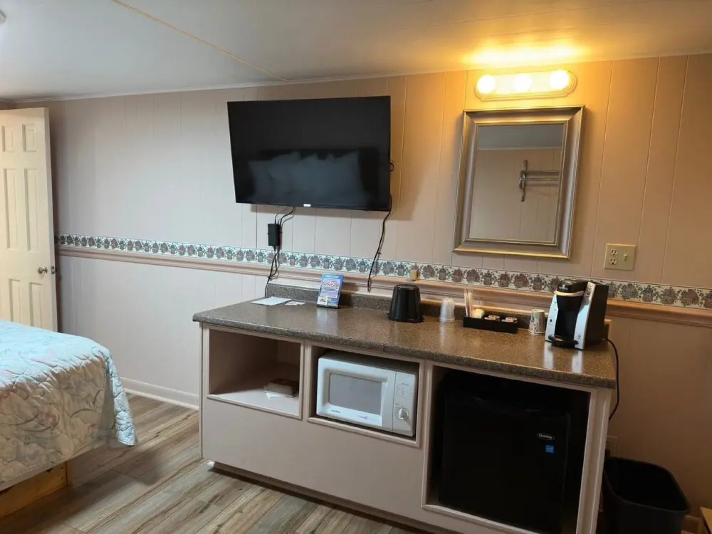 Sunset Motel at Armand's Gardens