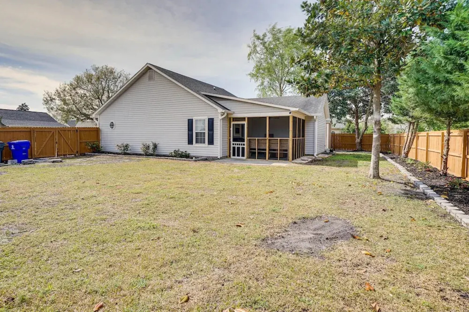 Wilmington Home ~ 7 Mi to Wrightsville Beach!