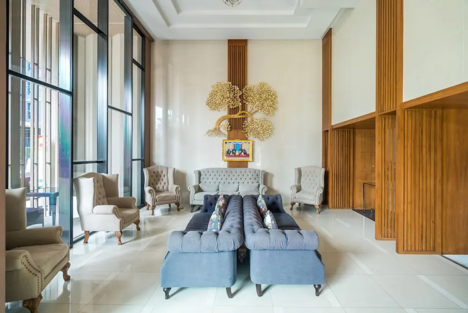 Aristo Surin by Lofty