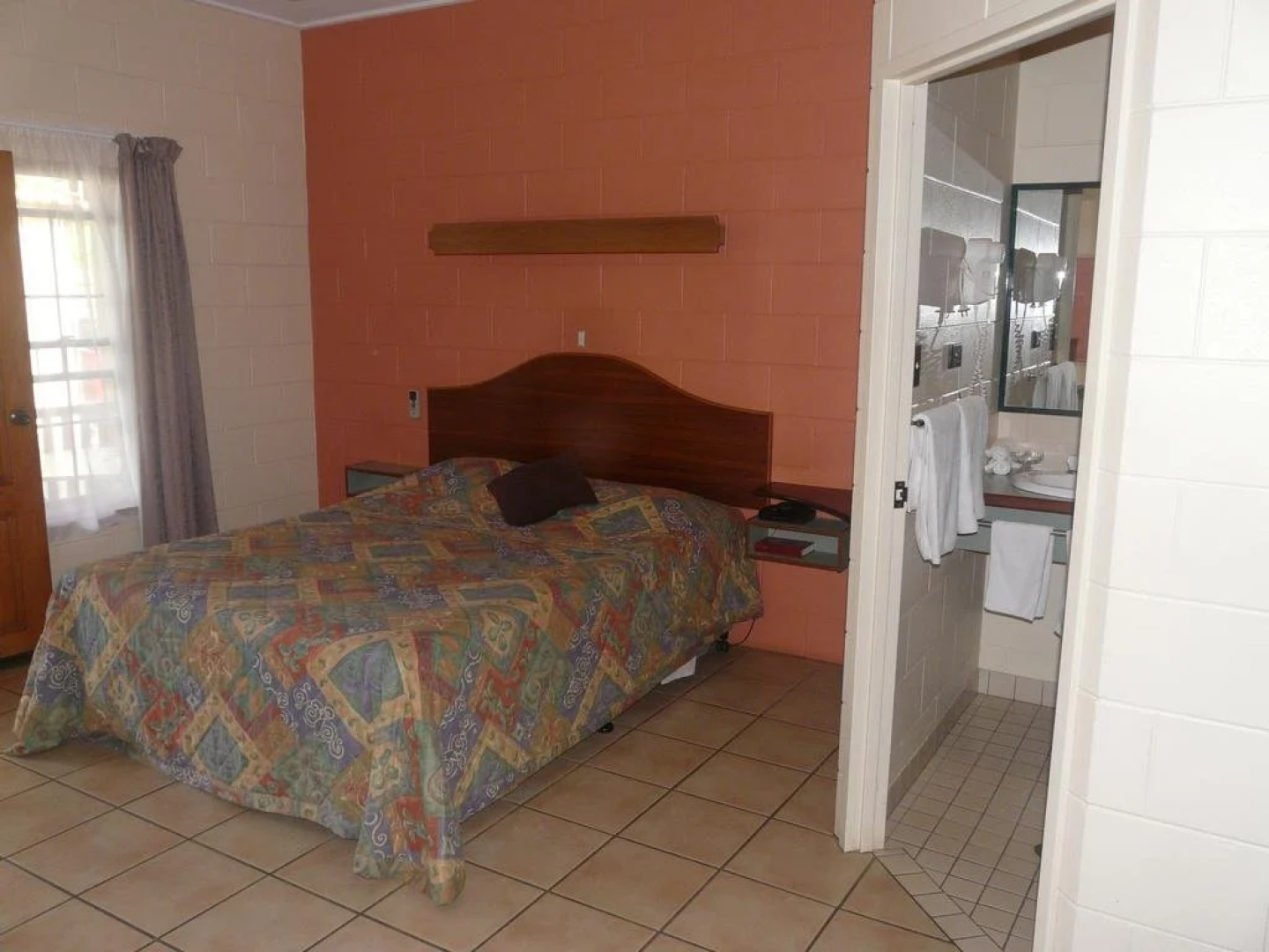 Curtain Fig Tree Motel