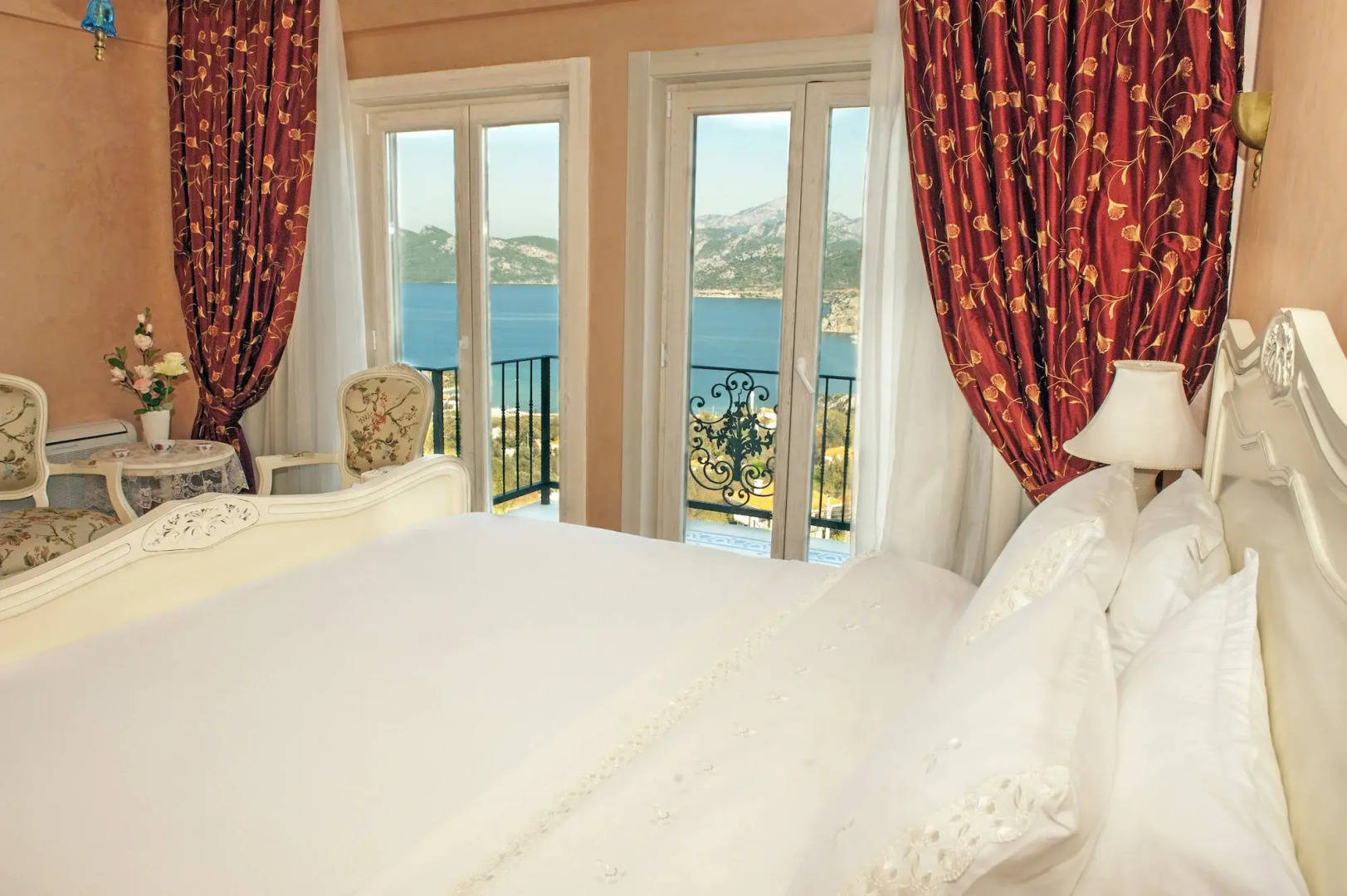 Swan Lake Boutique Hotel - Adults Only