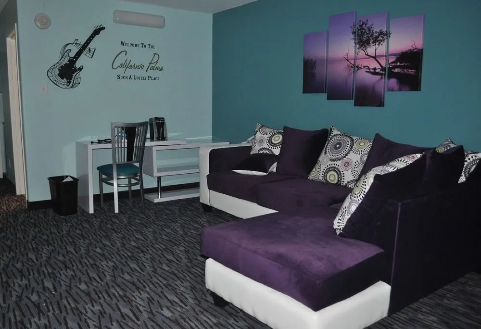 California Palms Hotel & Suites