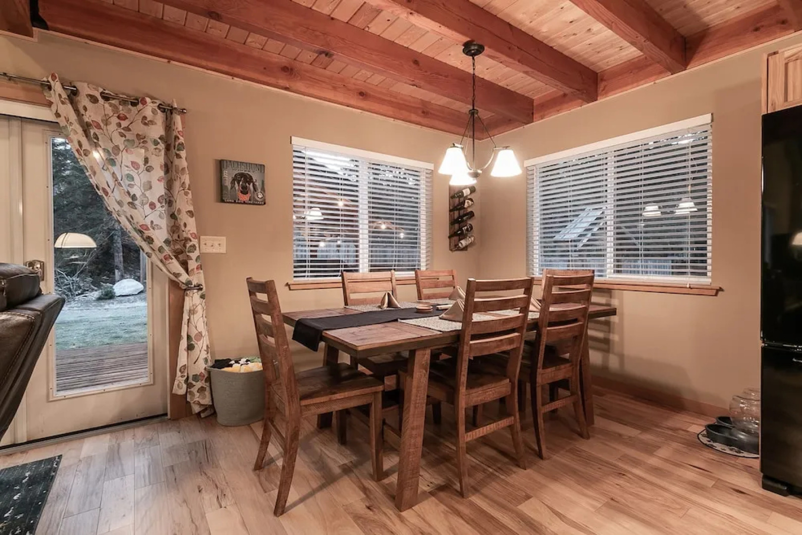 Paws in the Mountains Holiday home 2 NW Comfy Cabins