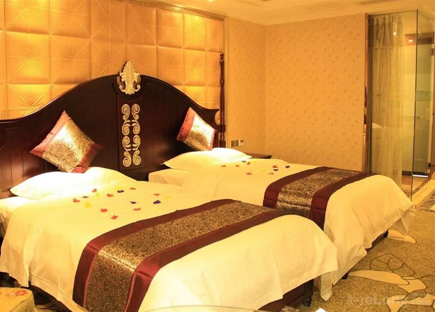 Yijia Hotel