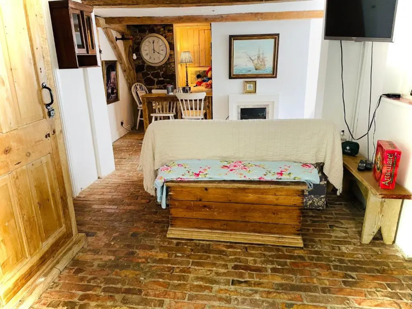 The Beehive, ground floor apartment in Norfolk, no shared amenities