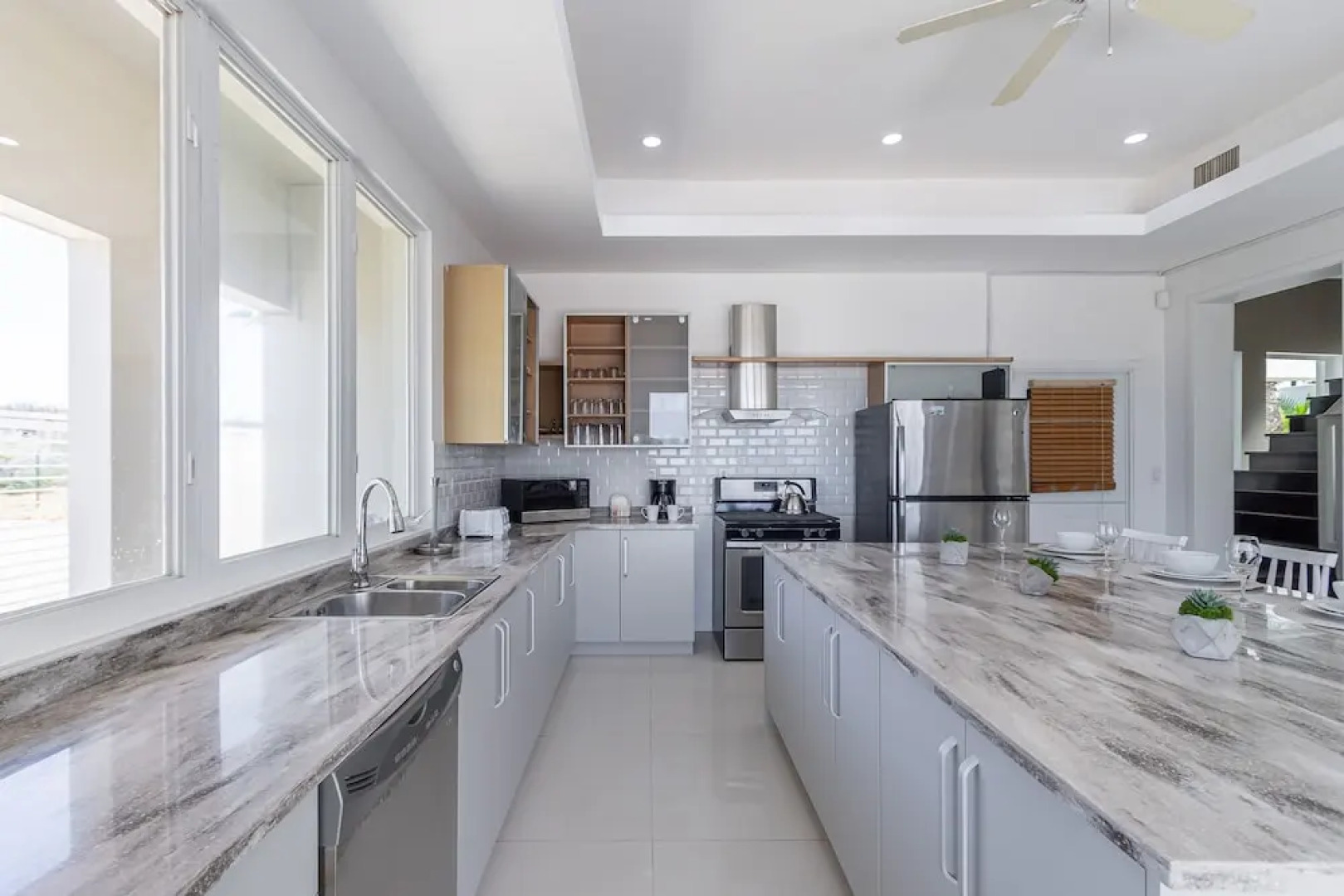 Direct Ocean Front Villa With Private Pool + View! Boca Catalina Malmok!