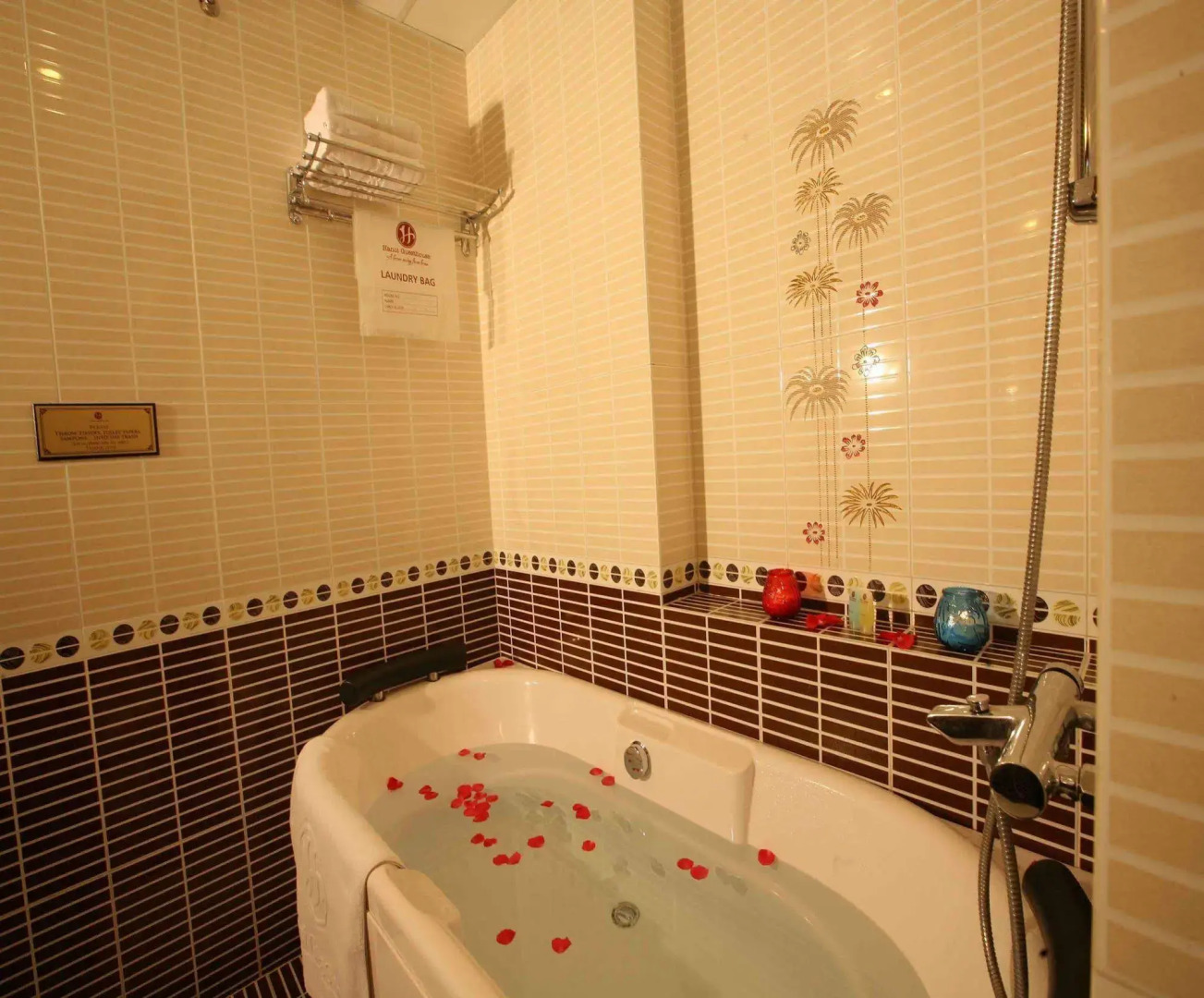 Hanoi House Hotel & Travel