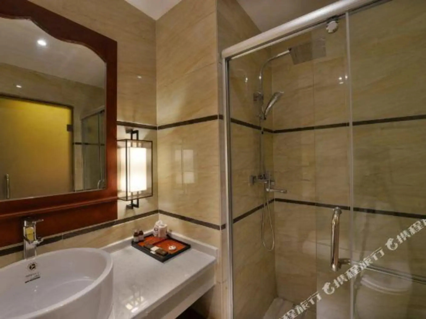 Sawadika Fengqing Hotel