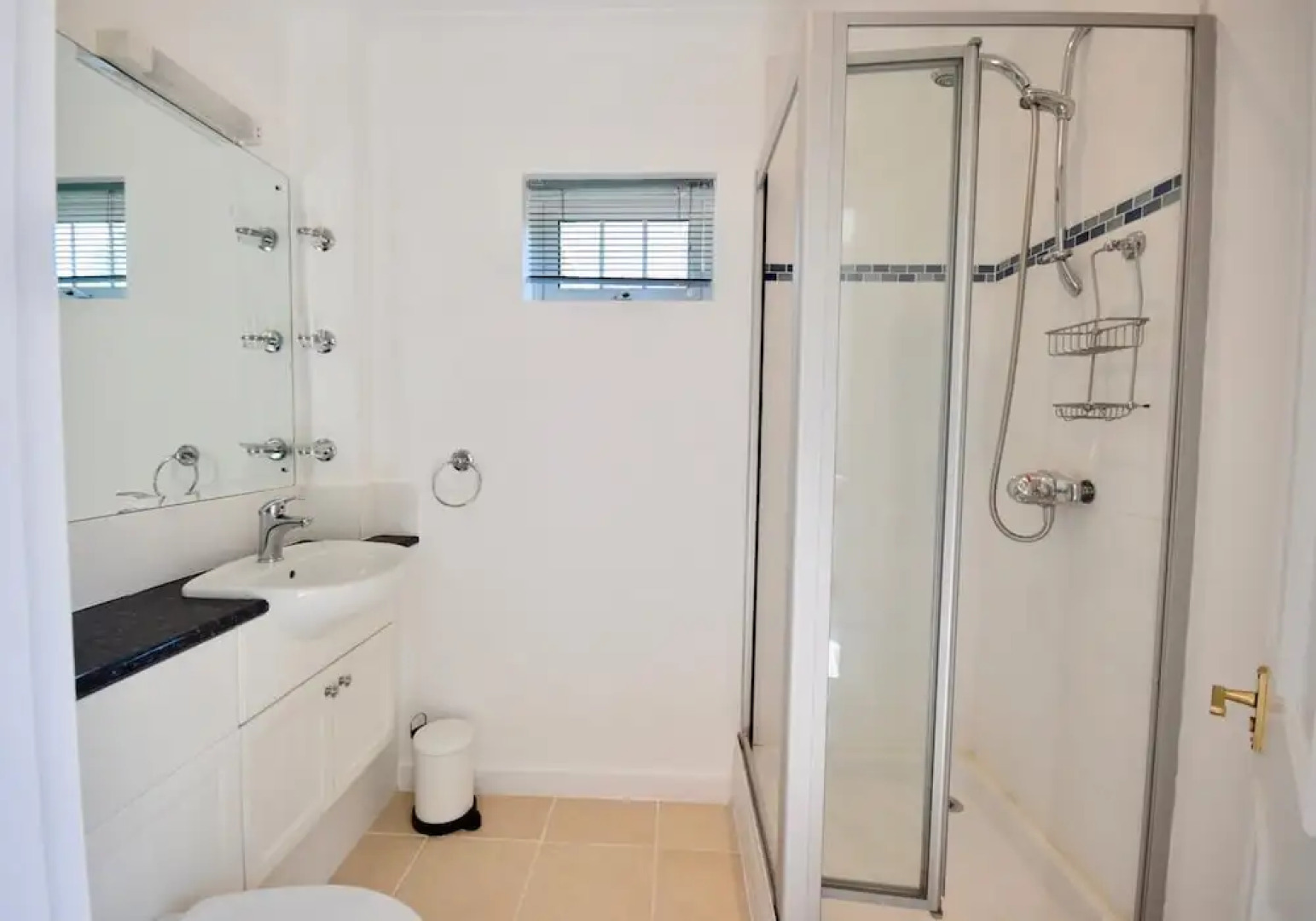 White Roses Coastal Holiday Home