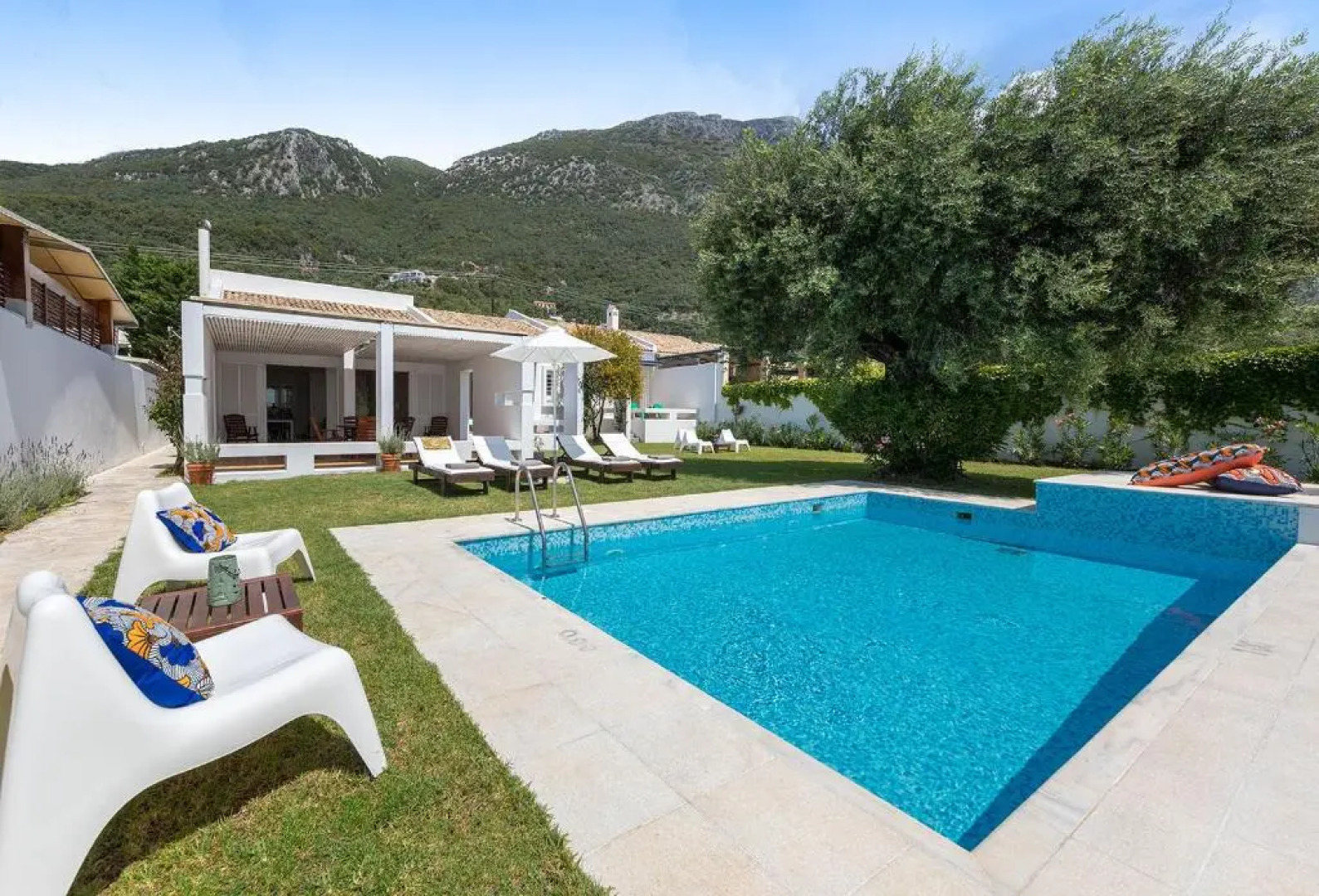 Villa Piedra Del Mar Beachfront by Villa2be