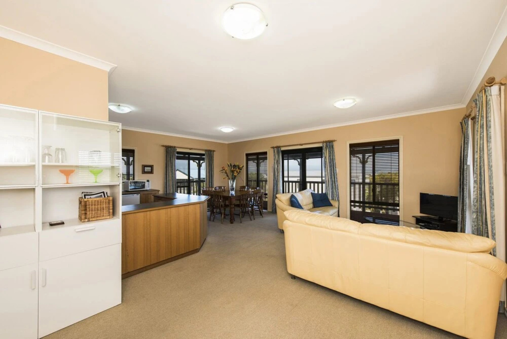 Sea Change - Spacious Family Holiday Accommodation Pet Friendly