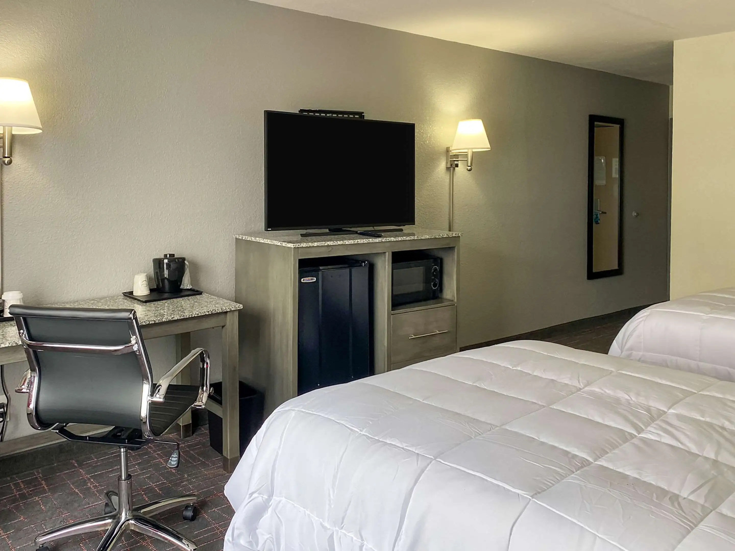 Clarion Pointe - Greensboro Coliseum Area