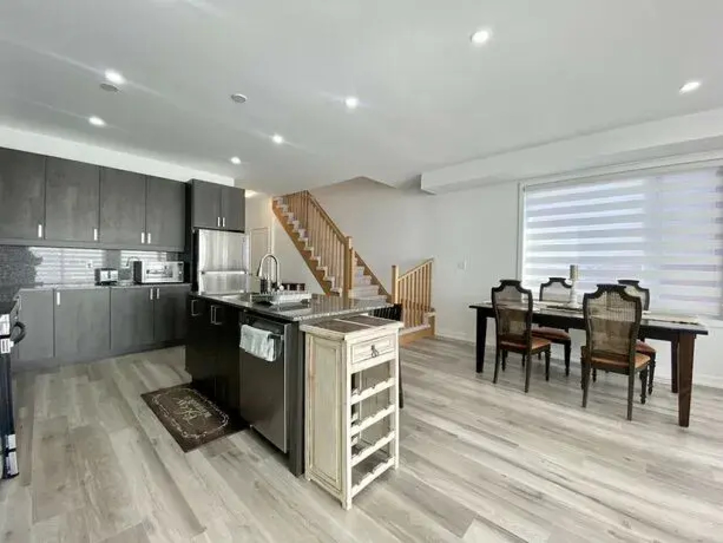 Luxurious Waterfront Residence