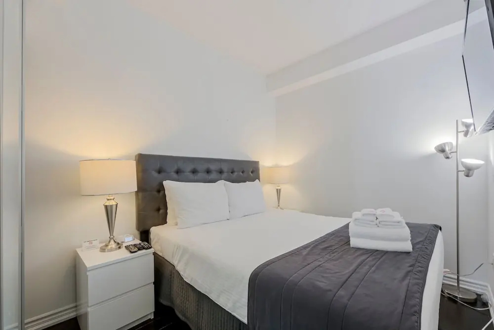 Atlas Suites - Bay & College