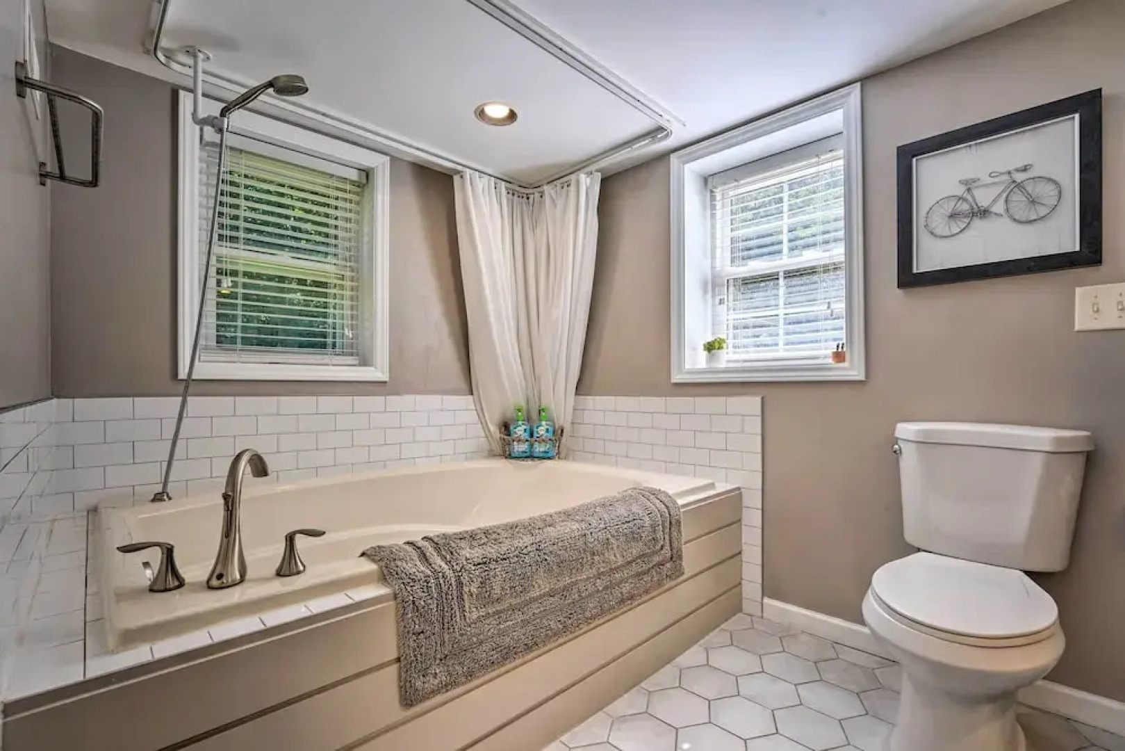 Black Mountain Retreat - Fire Pit & Near Kayaking!