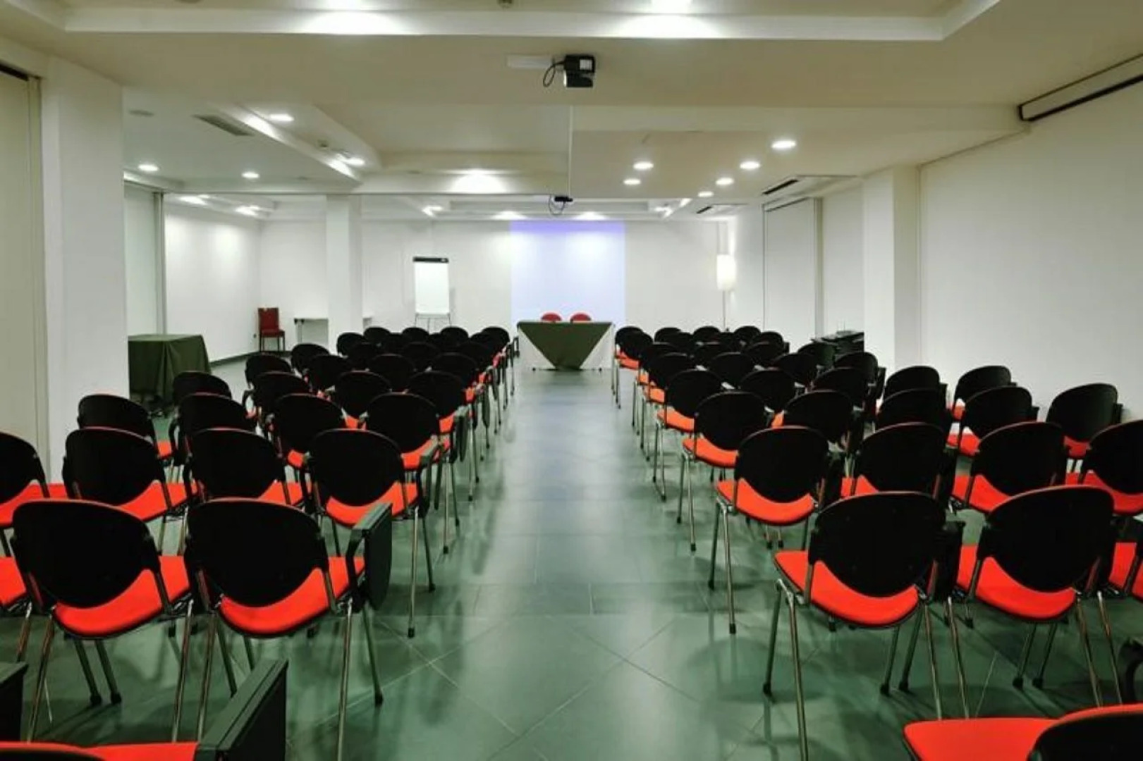 La Meridiana Bleisure Hotel