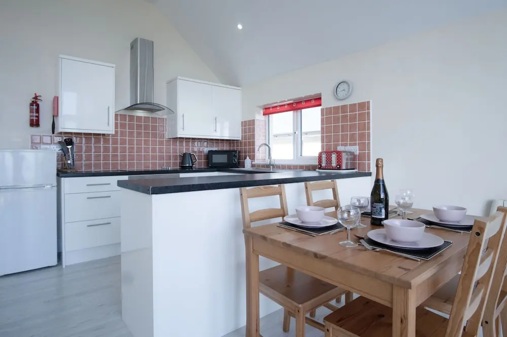 Bluebird - 2 Bedroom Apartment - Pendine