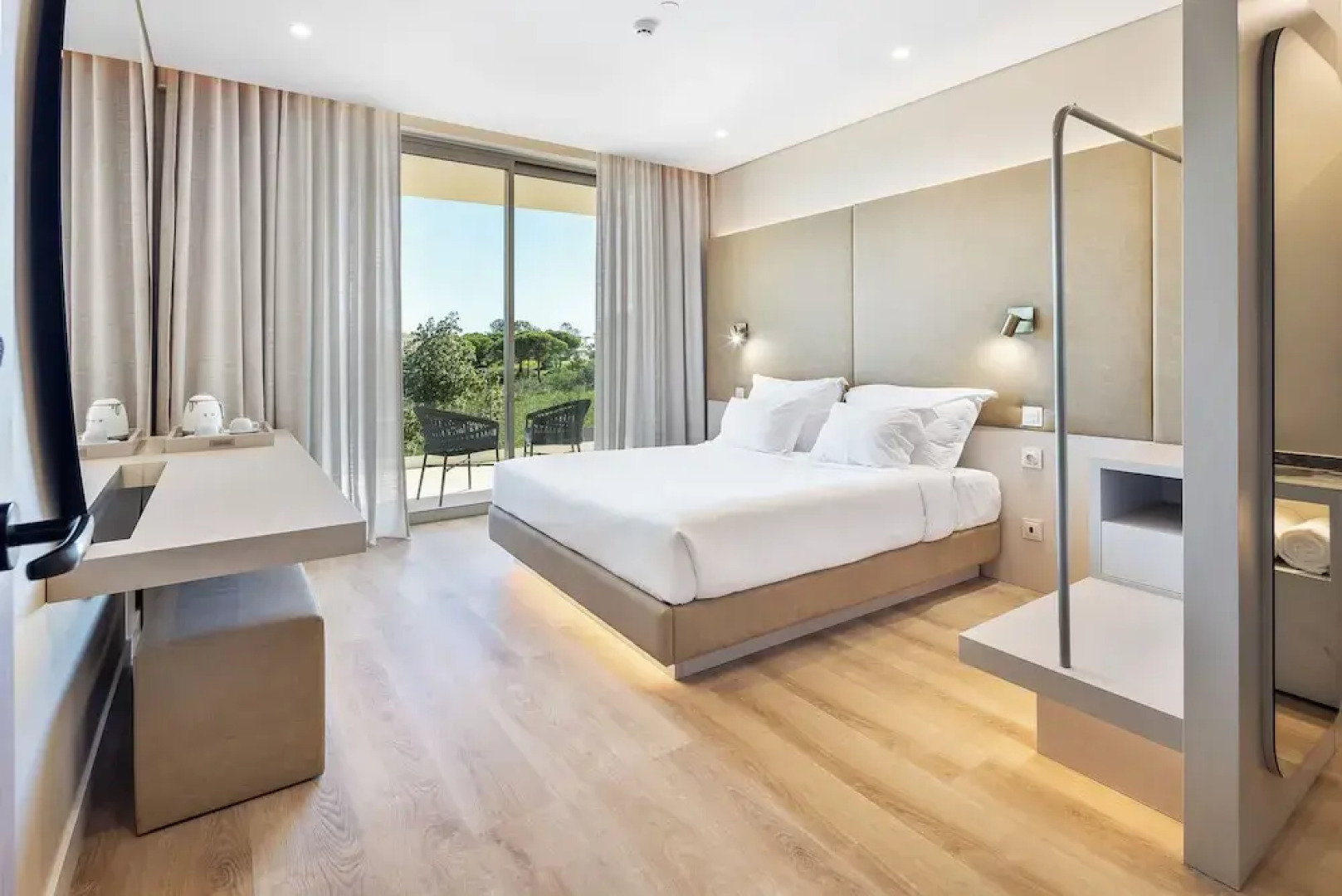 Отель Castelo Suites