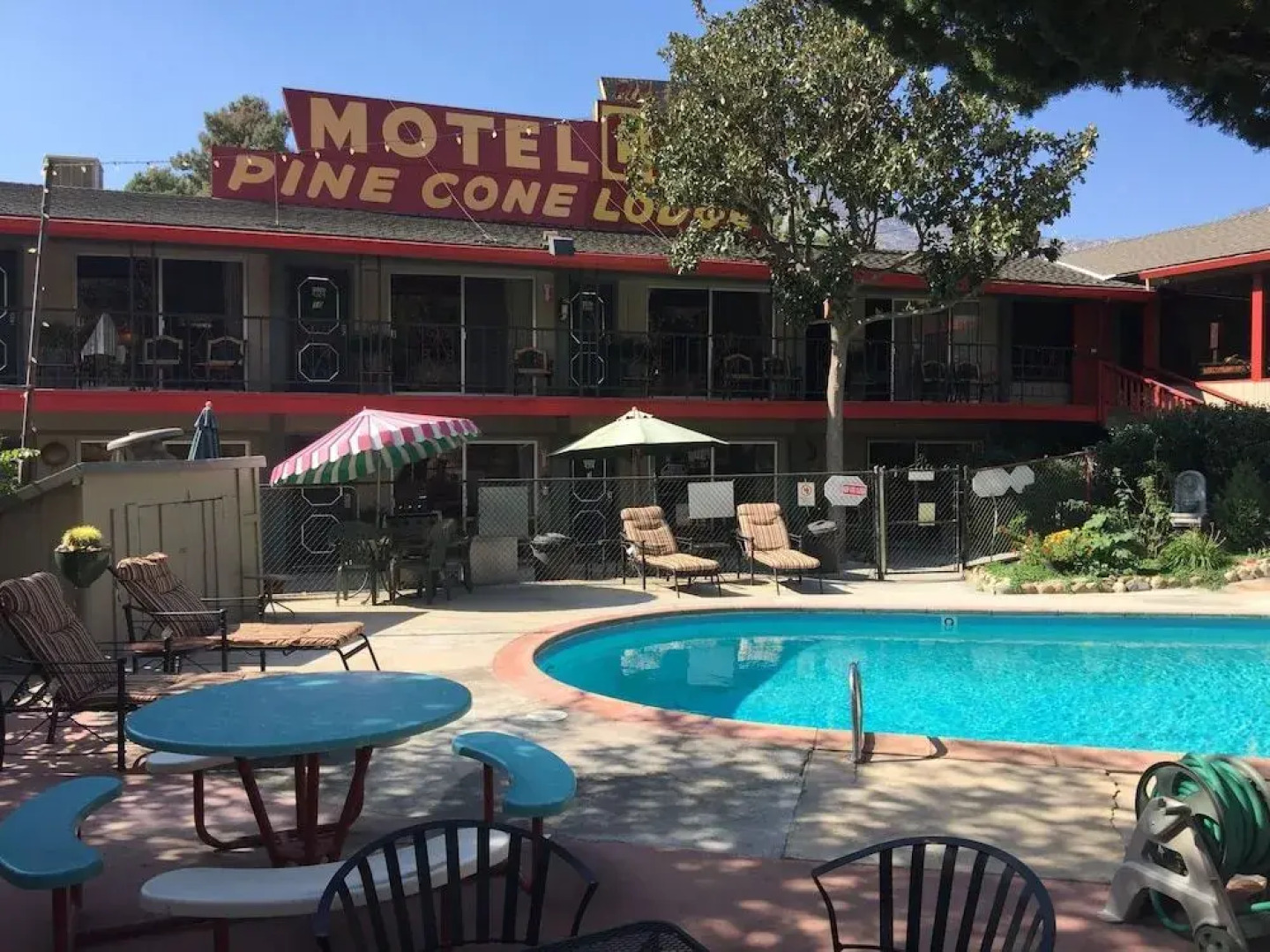 Piazza's Pine Cone Inn