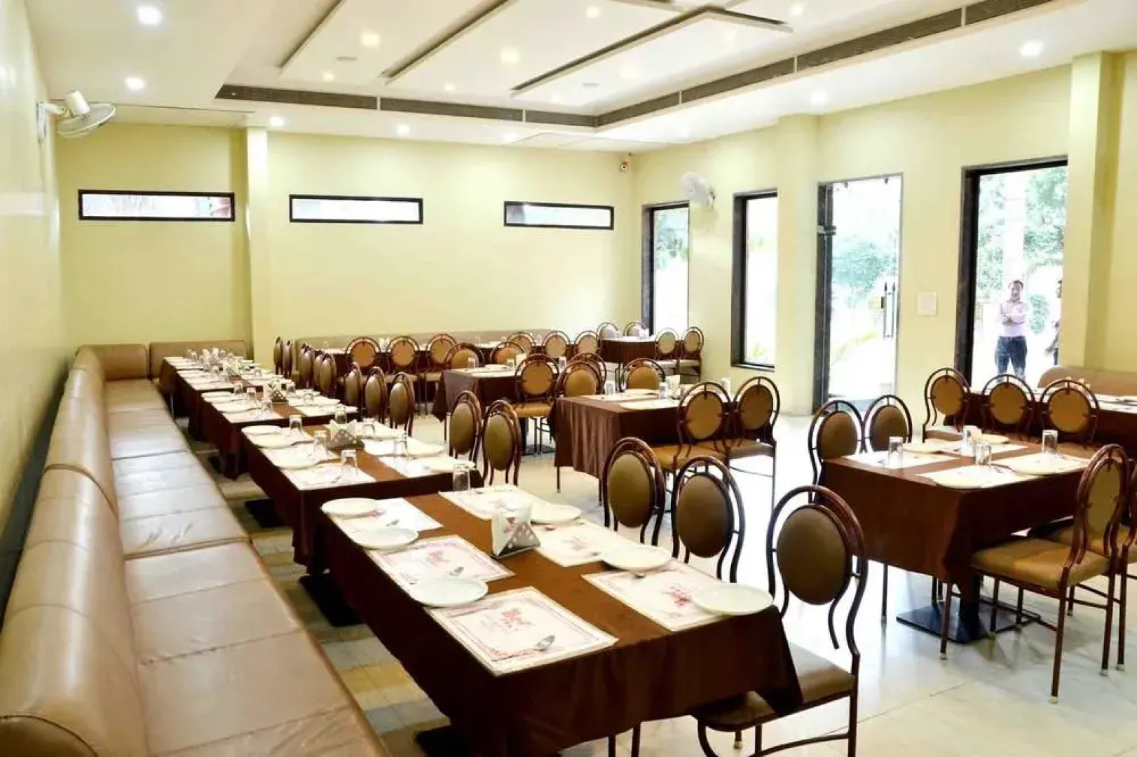 OYO 1535 Hotel Bee Town