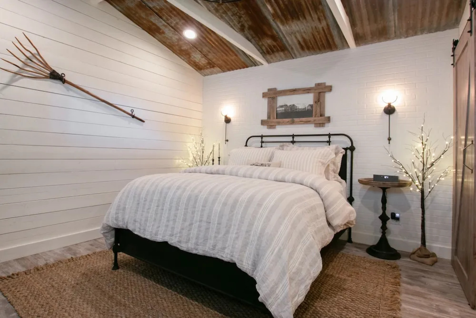 New Listing! Opulent W/ Hot Tub, Guest Suite 4 Bedroom Home