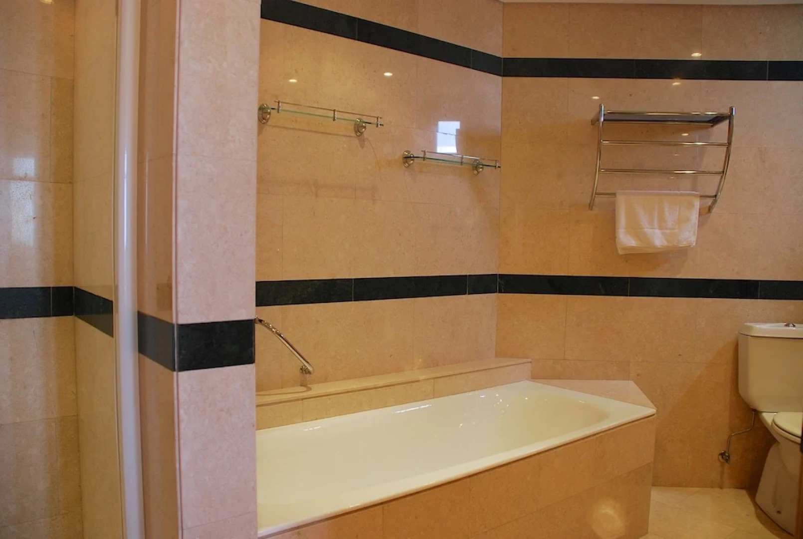 Lovely 3 bedroom ground floor apartment 'D01' - amazing golf and sea views, communal pool and resort facilities, Orpheus Village, Aphrodite Hi