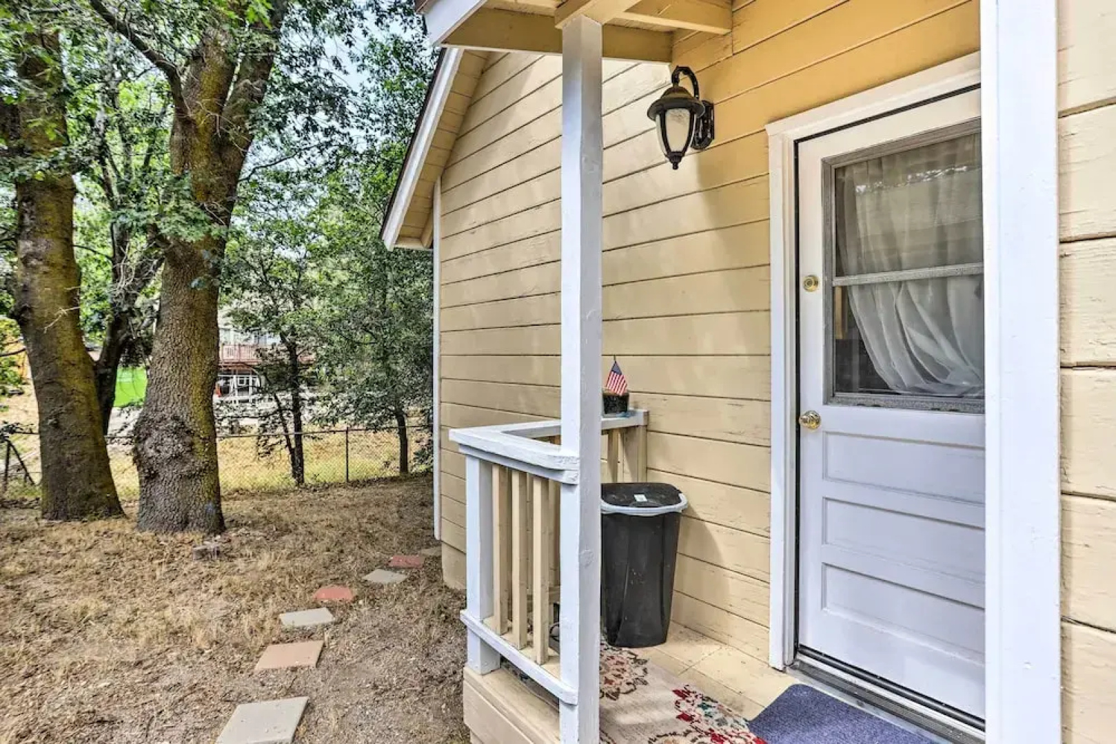 Cozy Crestline Cabin, Close to Lakes, Parks!