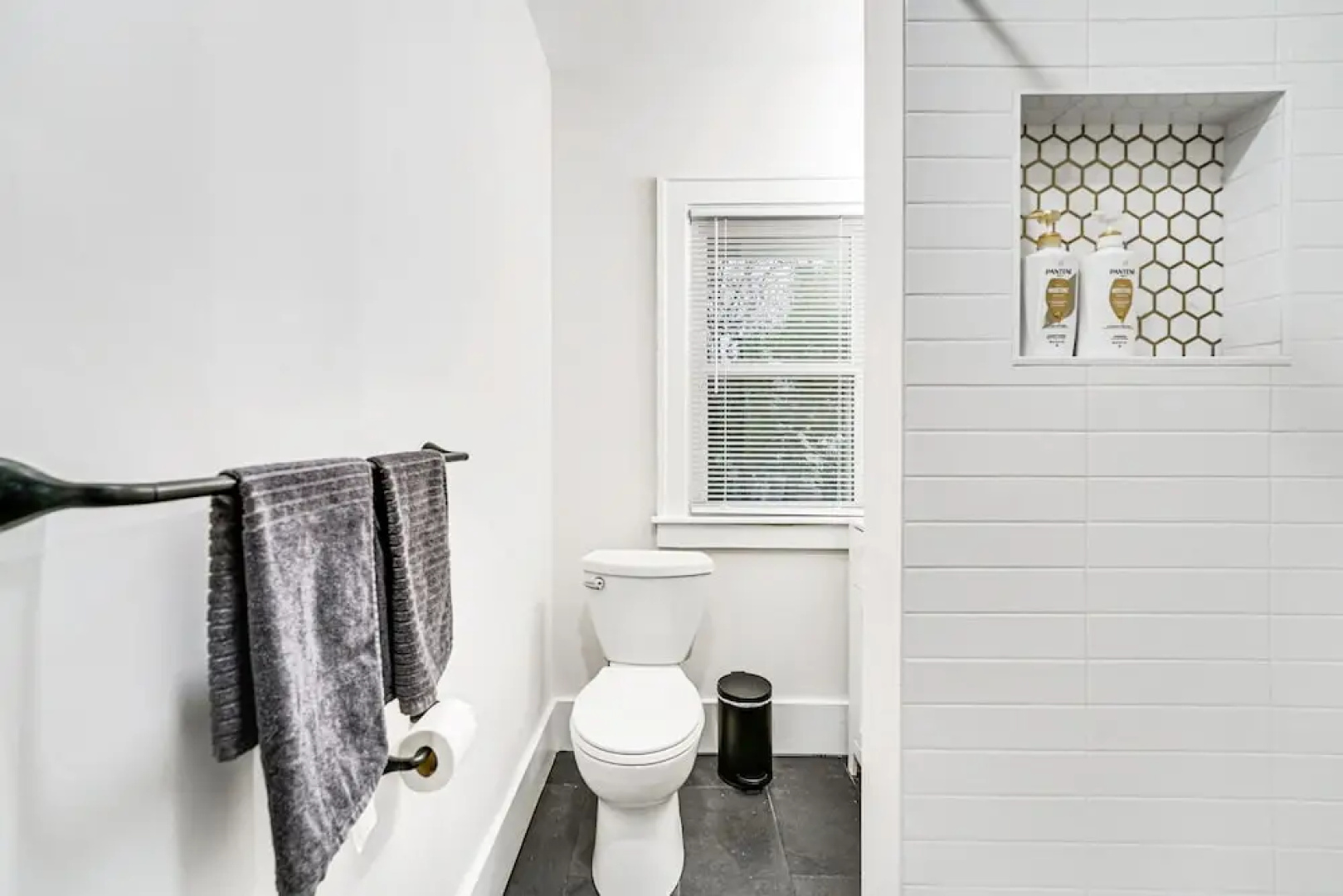 Dog-friendly Pleasant Ridge Home: 13 Mi to Detroit