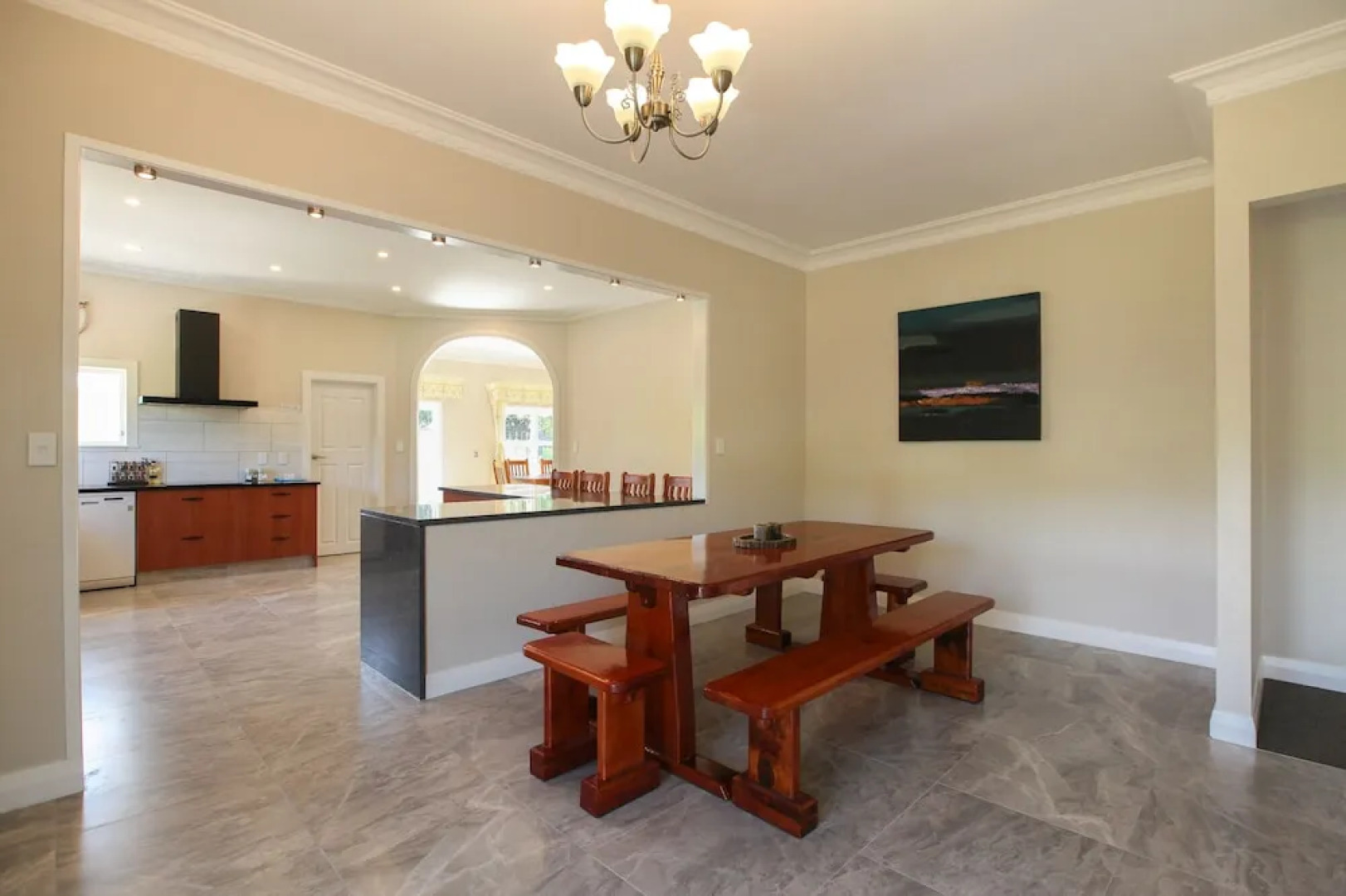 Luxury 3Brm Mannor in Temple View