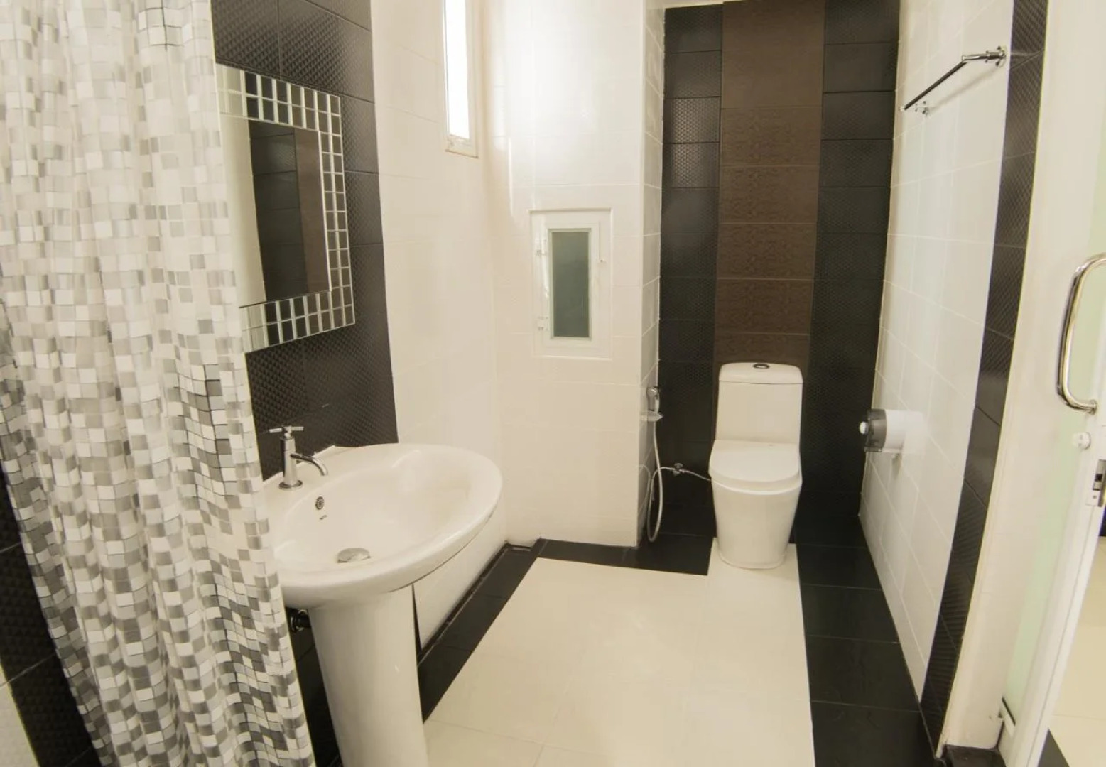 Modern Inn by Saifon